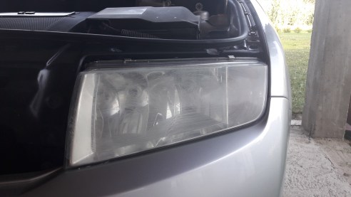 how-to-polish-car-headlights-car-wax-on-headlight
