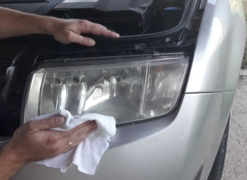 how-to-polish-car-headlights-polish-after-car-wax