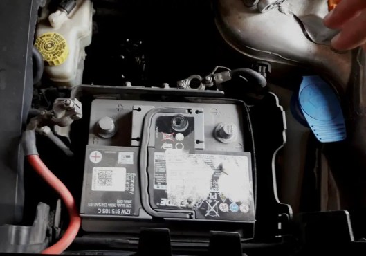 loose-corroded-car-batttery-terminals-15-most common-car-electrical problems