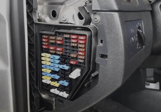 car-fuse-blown-15-most-common-car-electrical-problems