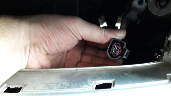 15-most-common-car-electrical-problems-loose-corroded-contact-connector