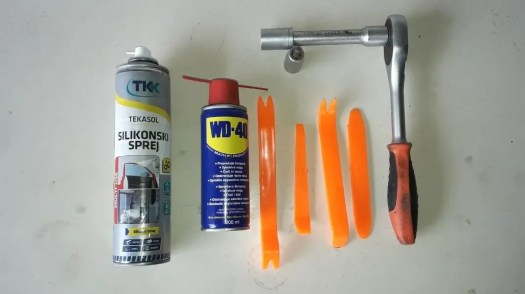 silicone-spray-wd-40-spray-trim-tools-ratchet-socket