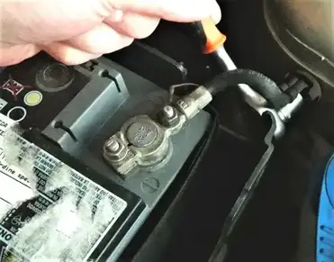 24.07.2019 · a bad ground can cause noise in an audio system, make electric fuel pumps run hot or produce low pressure, and make electronic engine controls do weird things. How To Fix A Bad Ground Connection On Your Car