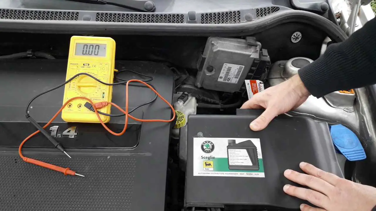 HOW TO CHECK THE ALTERNATOR VOLTAGE OUTPUT