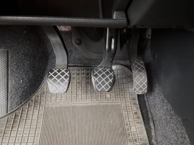 howtodrivemanualtransmissionclutch