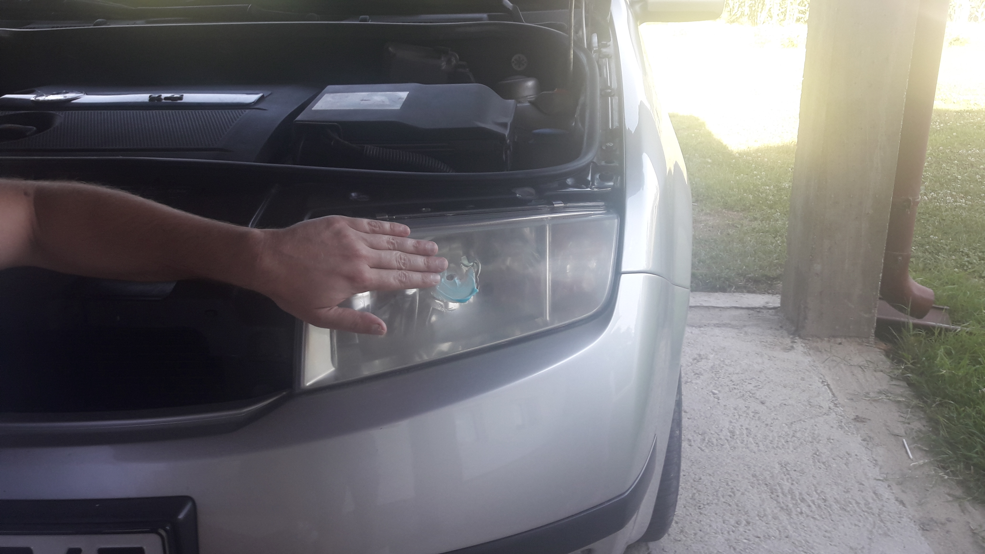 howtopolishcarheadlightshowtoapplytoothpaste