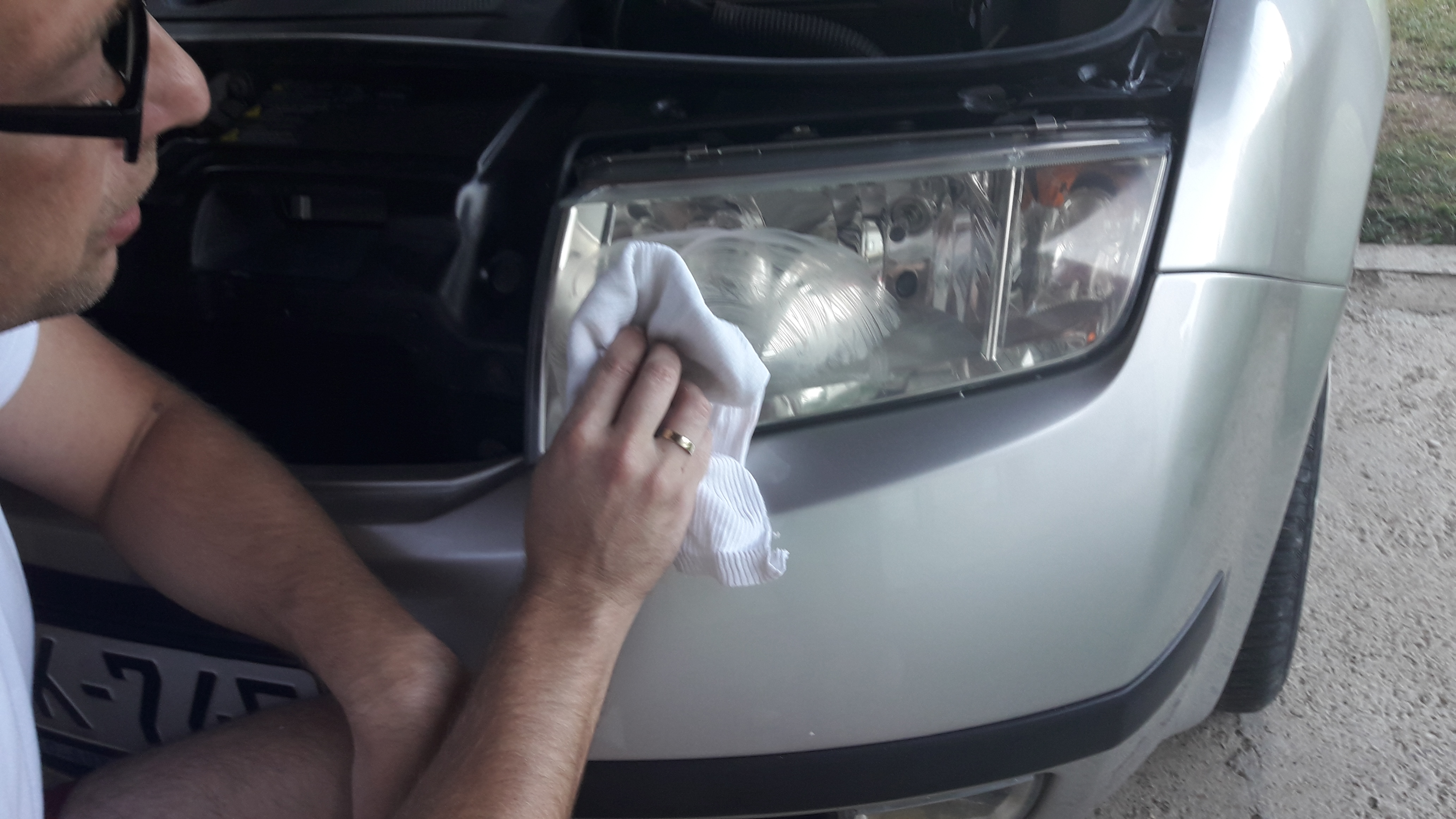 howtopolishcarheadlightspolishingheadlights DIY car repair for