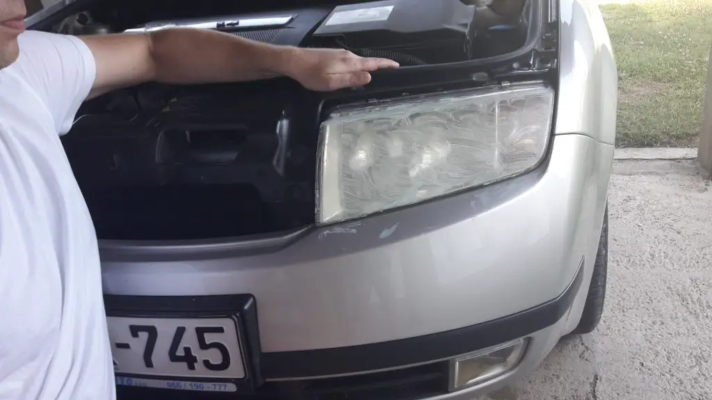 howtopolishcarheadlightstoothpasteaftertoothpastebrush