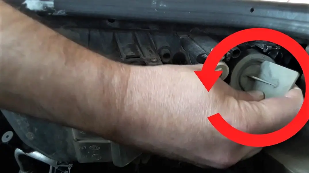 howtotakeoffturnsignalbulbsocket